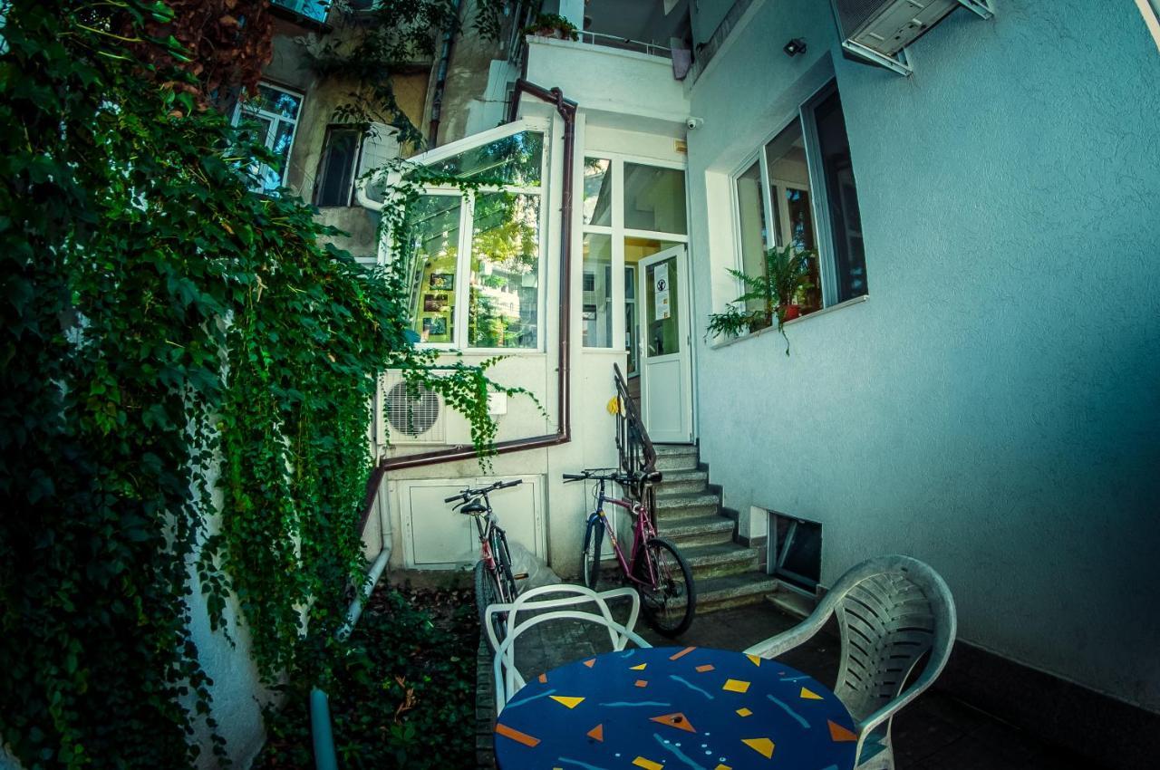 Gagarin House Hostel Varna Bagian luar foto