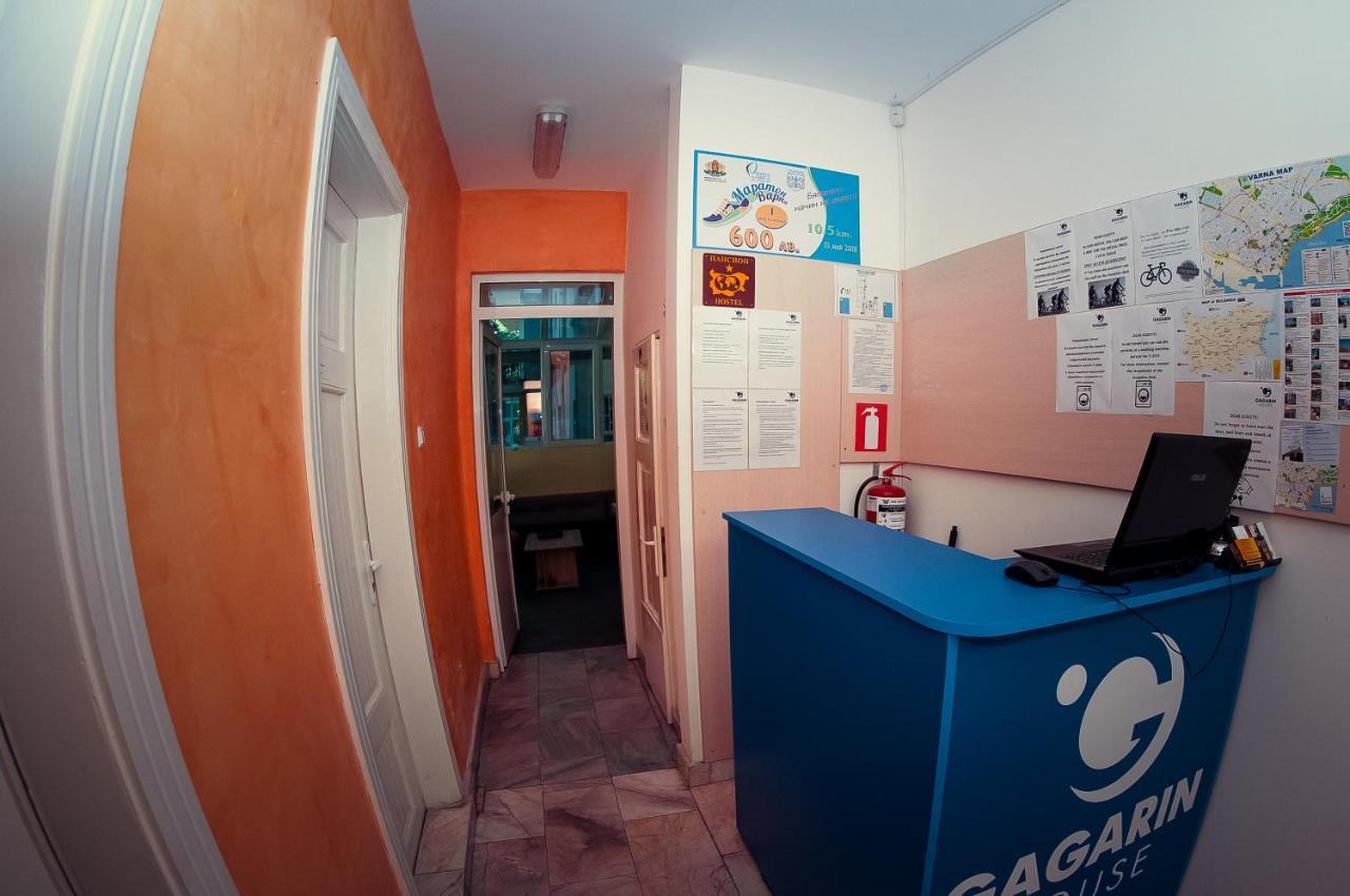 Gagarin House Hostel Varna Bagian luar foto