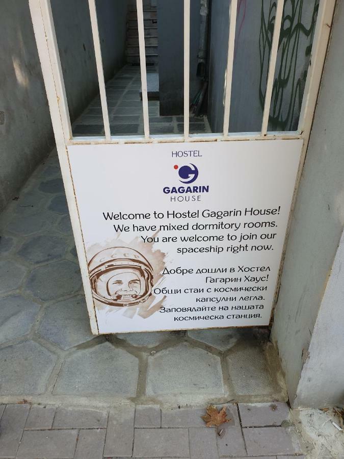 Gagarin House Hostel Varna Bagian luar foto